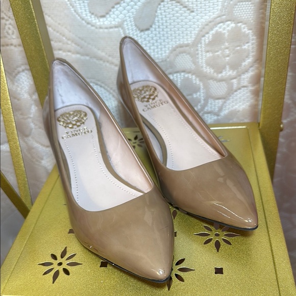 Vince Camuto Tan Patent Pointed Toe Heels Size 9M/39 - Picture 1 of 6